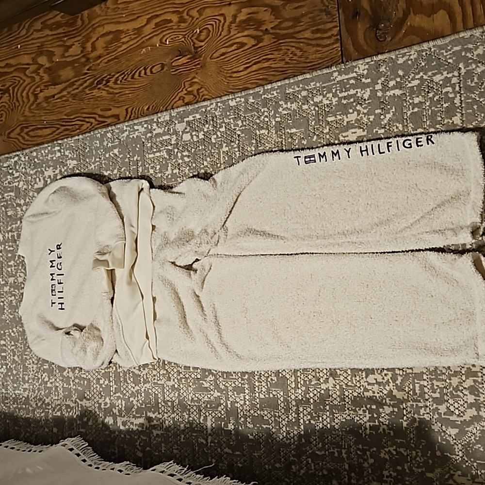 Tommy Hilfiger set size small